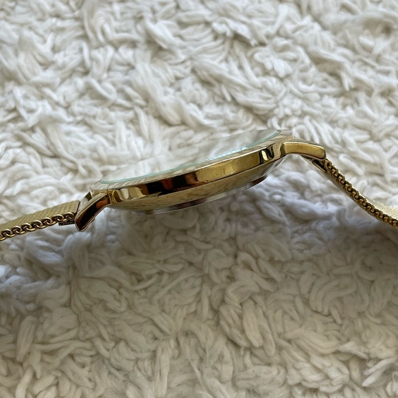 Rosefield Mercer Gold Mesh watch 38mn - Picture 14 of 15